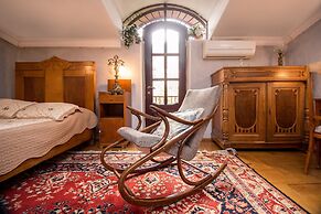 Lia's Guest House