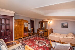 Lia's Guest House