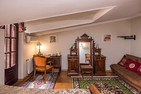 Lia's Guest House
