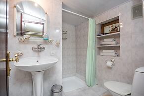 Lia's Guest House