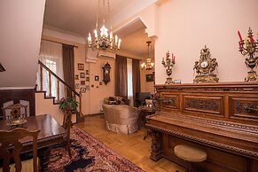 Lia's Guest House