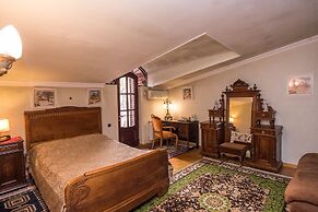Lia's Guest House
