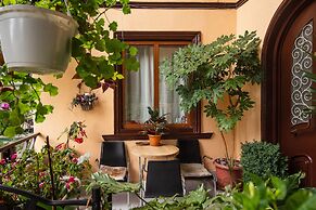 Lia's Guest House