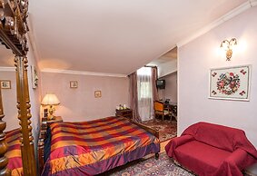 Lia's Guest House