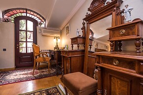 Lia's Guest House