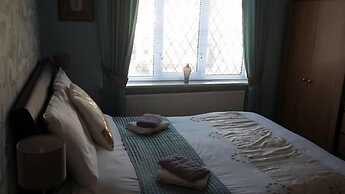 EsJays at Knowles House