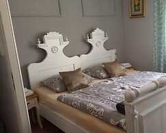 Villa Lucia Apartments & Rooms