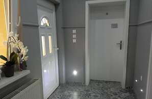 Villa Lucia Apartments & Rooms