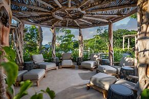 Conrad Punta de Mita