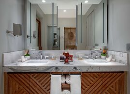 Conrad Punta de Mita