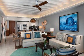 Conrad Punta de Mita