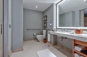 Conrad Punta de Mita