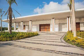 Conrad Punta de Mita