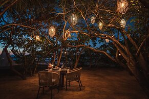 Conrad Punta de Mita