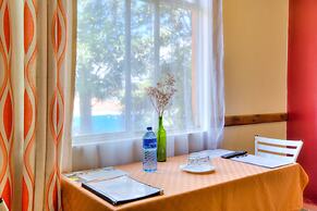 Red Buffalo House Hotel