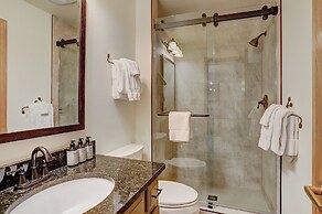 Newly Renovated 2 Bed/ 2 Bath Beaver Creek  2 Bedroom Condo by RedAwni