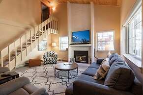 Nine Vail Road Condos with Short Walk to Gondola by RedAwning