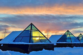 Aurora Pyramid Glass Igloos