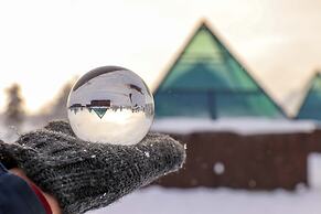 Aurora Pyramid Glass Igloos