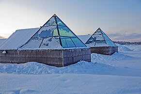 Aurora Pyramid Glass Igloos