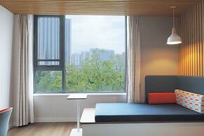 Holiday Inn Express Shanghai Kangqiao by IHG