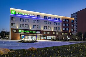Holiday Inn Express Shanghai Kangqiao by IHG