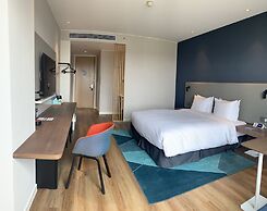 Holiday Inn Express Shanghai Kangqiao by IHG