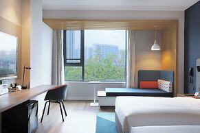 Holiday Inn Express Shanghai Kangqiao by IHG