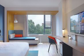 Holiday Inn Express Shanghai Kangqiao by IHG