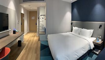 Holiday Inn Express Shanghai Kangqiao by IHG