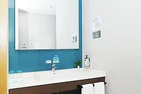 Holiday Inn Express Shanghai Kangqiao by IHG