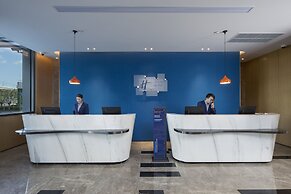 Holiday Inn Express Shanghai Kangqiao by IHG