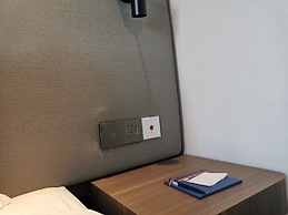 Holiday Inn Express Shanghai Kangqiao by IHG