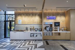 Holiday Inn Express Shanghai Kangqiao by IHG