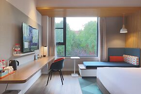 Holiday Inn Express Shanghai Kangqiao by IHG