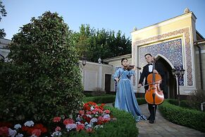 MIRZO Boutique Hotel