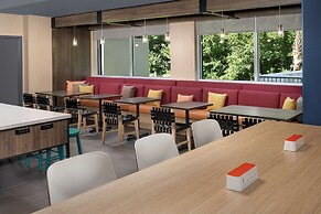 Tru by Hilton Charleston Ashley Phosphate