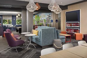 Tru by Hilton Charleston Ashley Phosphate