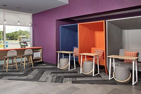 Tru by Hilton Charleston Ashley Phosphate