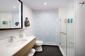 Tru by Hilton Charleston Ashley Phosphate