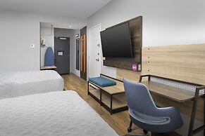 Tru by Hilton Charleston Ashley Phosphate