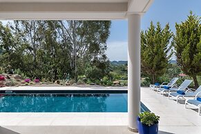 HillTop Luxury Villa