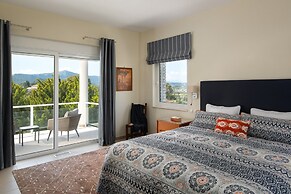 HillTop Luxury Villa