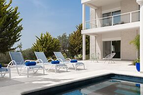 HillTop Luxury Villa