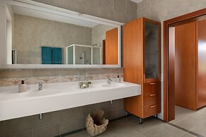 HillTop Luxury Villa