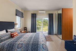 HillTop Luxury Villa