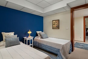 HillTop Luxury Villa