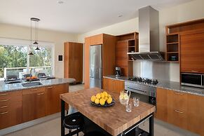 HillTop Luxury Villa