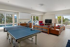 HillTop Luxury Villa