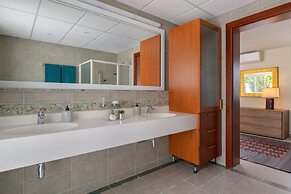 HillTop Luxury Villa